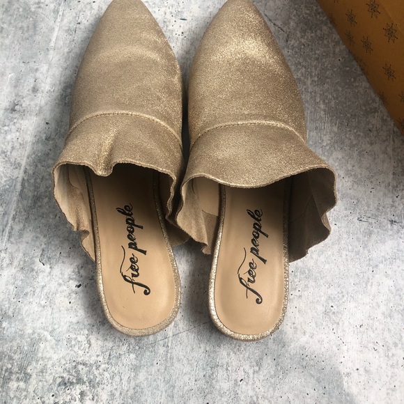 New Free People Gold Sienna Flat Ruffle Mules - Picture 5 of 7